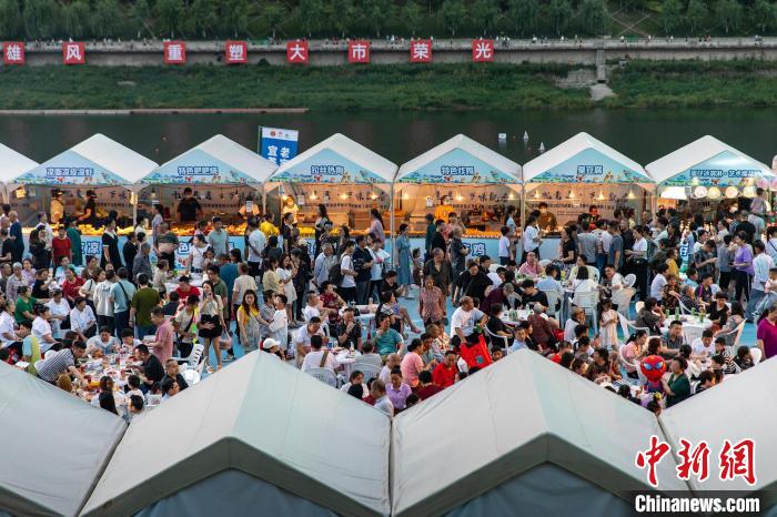 全国近700名龙舟健将在达州角逐川渝陕邀请赛—