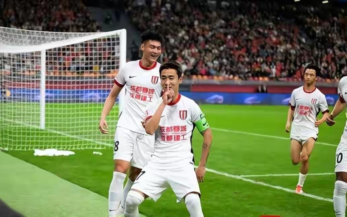 成都蓉城夺冠悬念再起 球迷提议合纵战术阻击