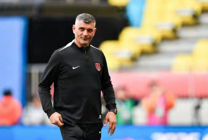 成都蓉城夺冠悬念再起 球迷提议合纵战术阻击