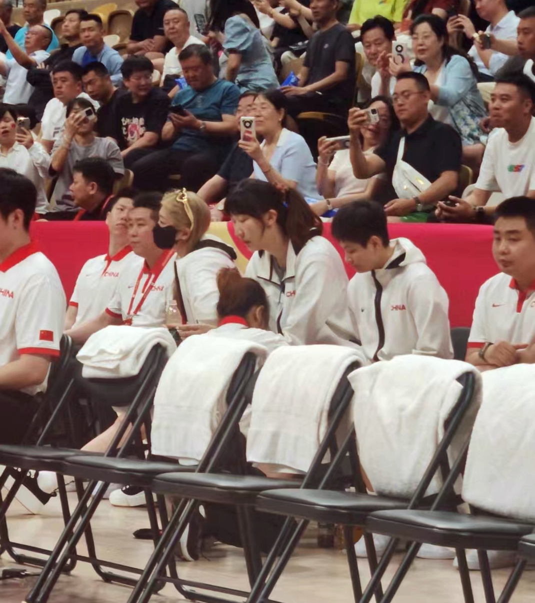 郑薇赛后表扬杨舒予：这名有天赋有进步的前场