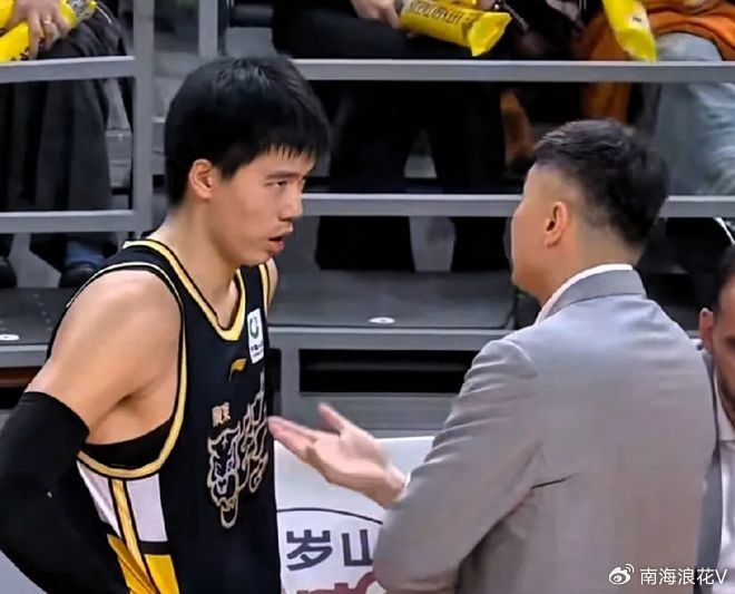 焦泊乔重返训练场与杜锋和解 复出时间临近