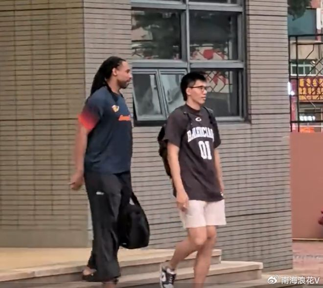 焦泊乔重返训练场与杜锋和解 复出时间临近