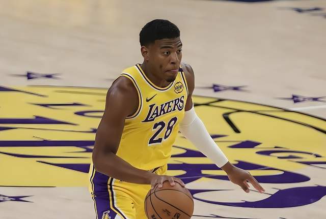 湖人逆转火箭晋级半决赛 詹姆斯28+8助攻成关键